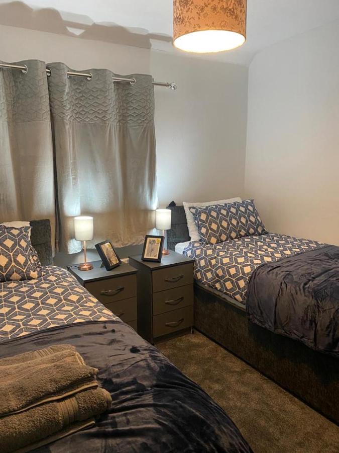 Cosy 3 Bedroom House, Free Parking & Wifi นอตติงแฮม ภายนอก รูปภาพ