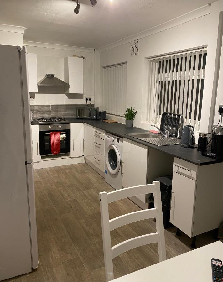 Cosy 3 Bedroom House, Free Parking & Wifi นอตติงแฮม ภายนอก รูปภาพ